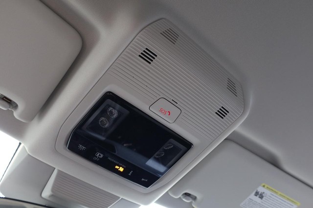 Volkswagen Tiguan Vehicle Image 16