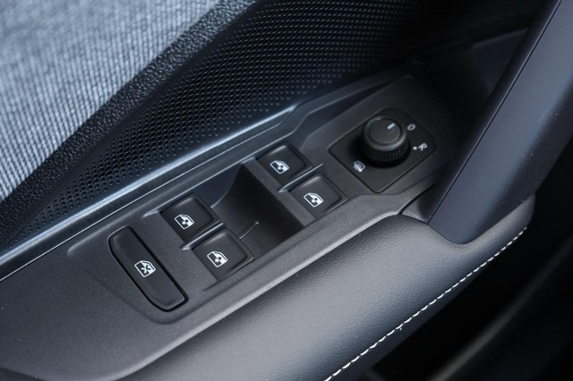 Volkswagen Tiguan Vehicle Image 17