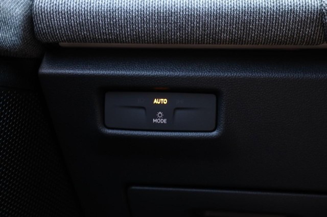 Volkswagen Tiguan Vehicle Image 18