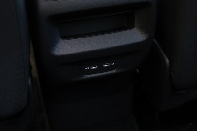 Volkswagen Tiguan Vehicle Image 20