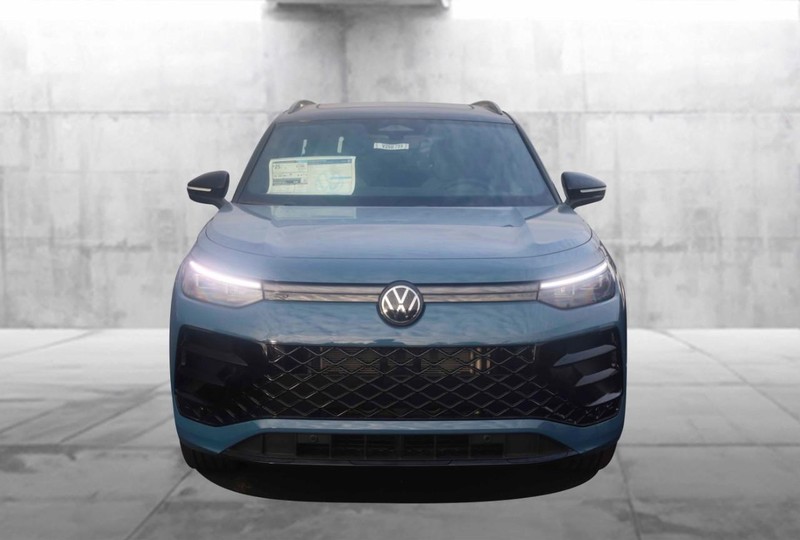 Volkswagen Tiguan Vehicle Image 04