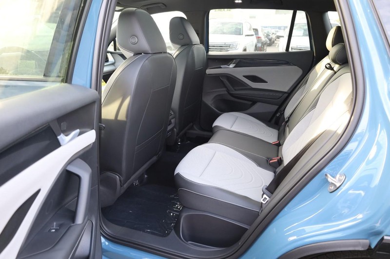 Volkswagen Tiguan Vehicle Image 21