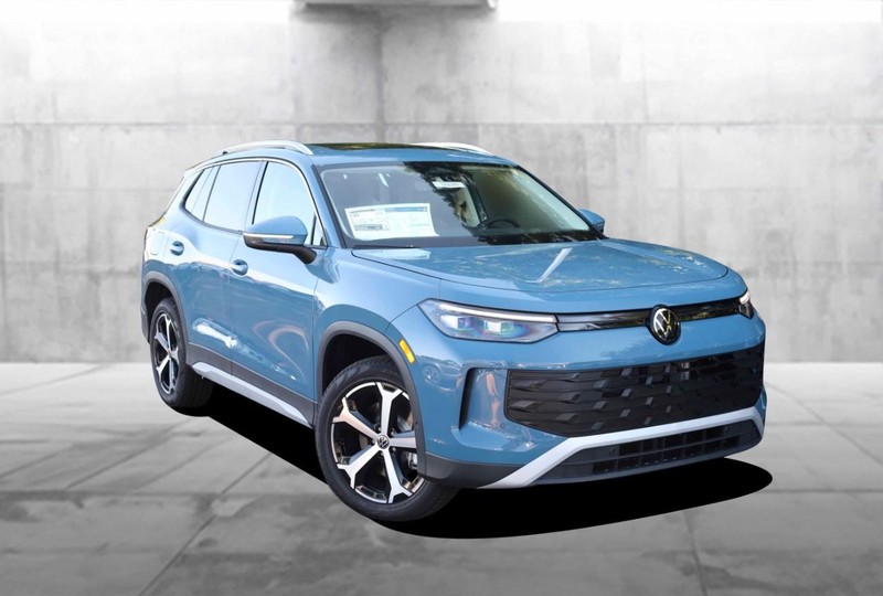 Volkswagen Tiguan Vehicle Image 02