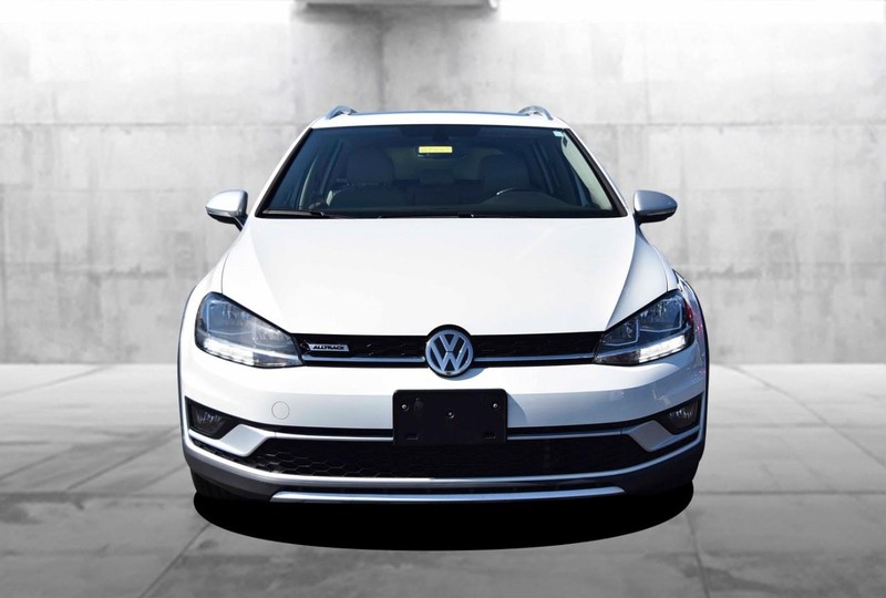 Volkswagen Golf Alltrack Vehicle Image 04