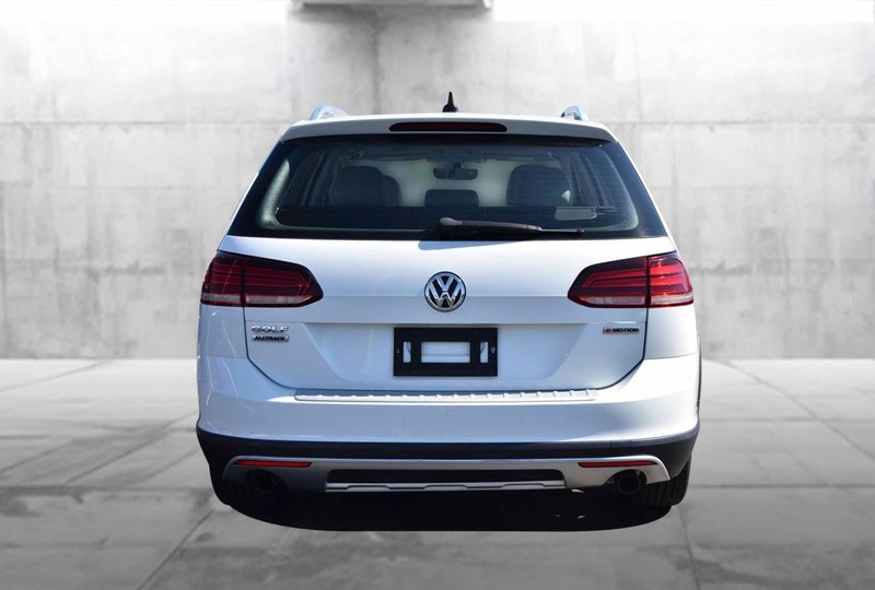 Volkswagen Golf Alltrack Vehicle Image 06