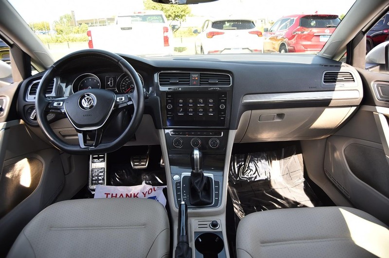 Volkswagen Golf Alltrack Vehicle Image 07