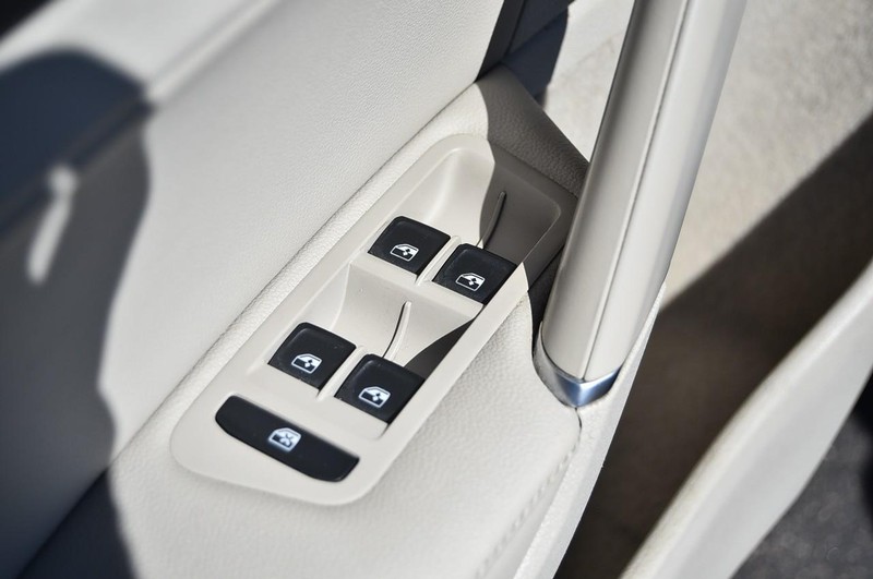 Volkswagen Golf Alltrack Vehicle Image 08