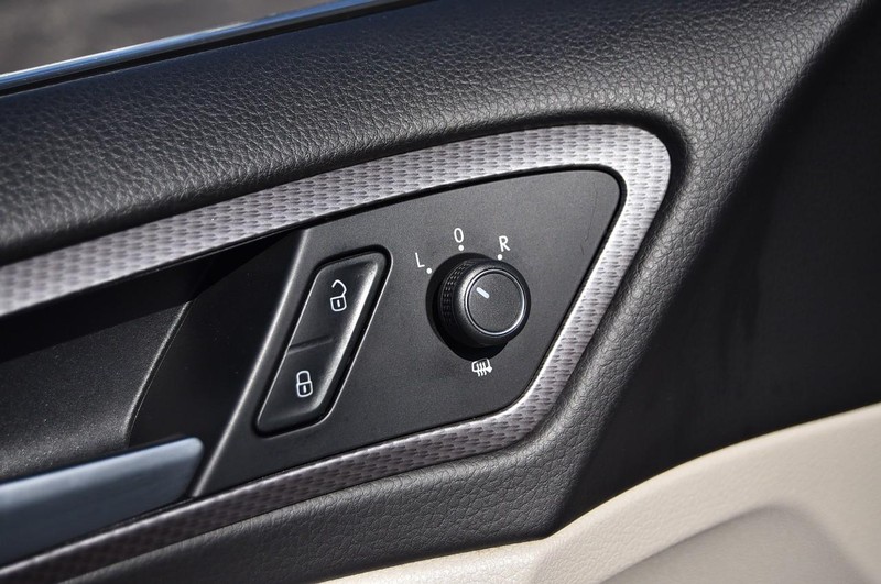 Volkswagen Golf Alltrack Vehicle Image 09