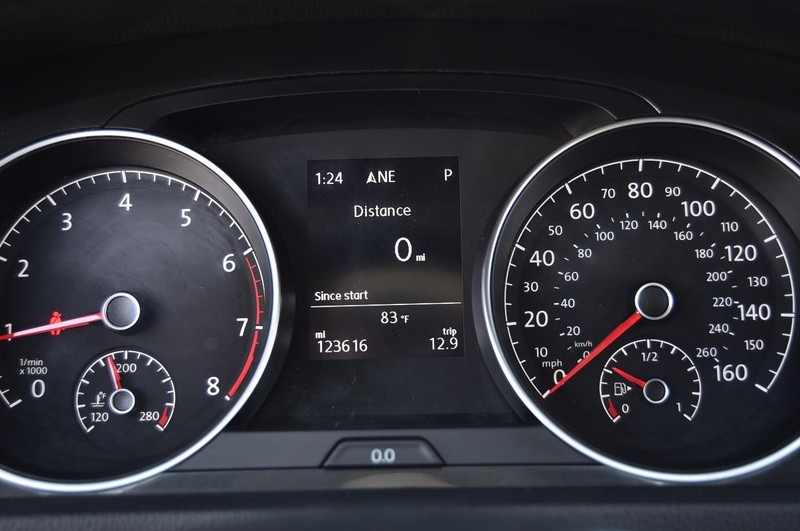 Volkswagen Golf Alltrack Vehicle Image 12