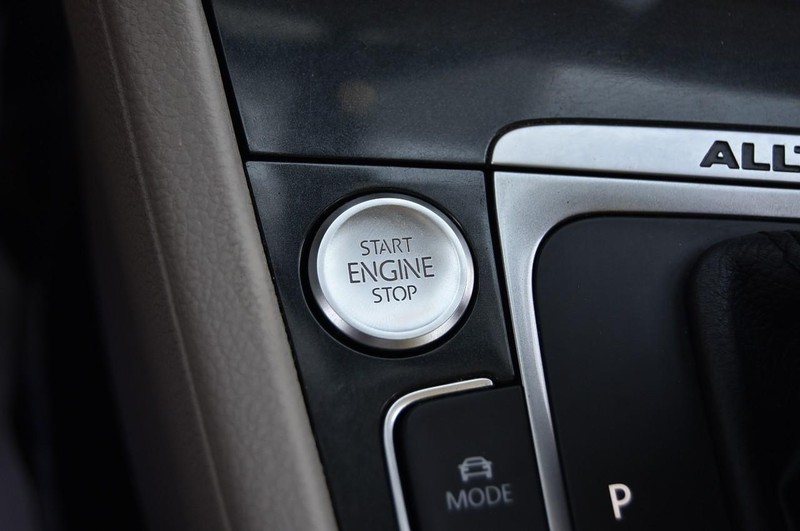 Volkswagen Golf Alltrack Vehicle Image 16