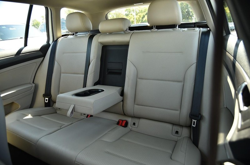 Volkswagen Golf Alltrack Vehicle Image 21