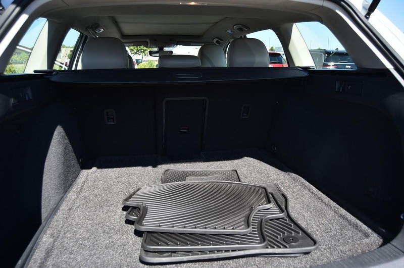 Volkswagen Golf Alltrack Vehicle Image 23