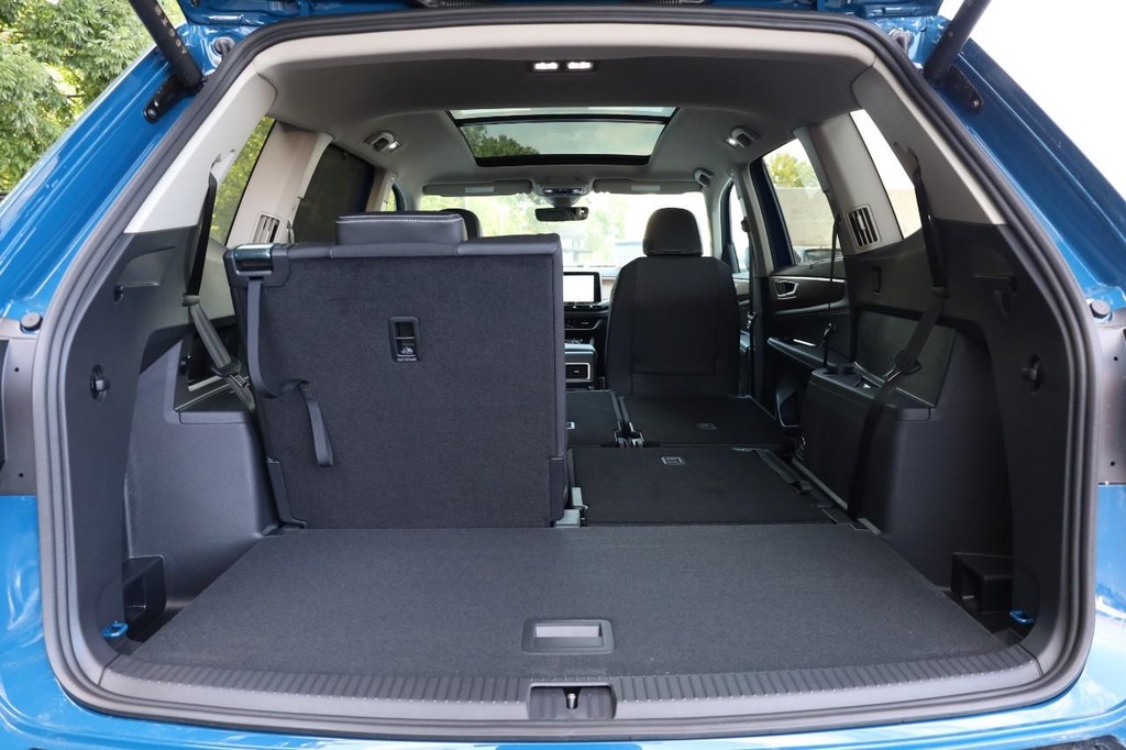 Volkswagen Atlas Vehicle Full-screen Gallery Image 8