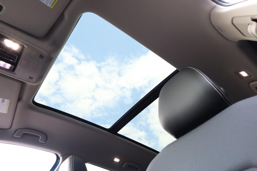 Volkswagen Atlas Vehicle Full-screen Gallery Image 11