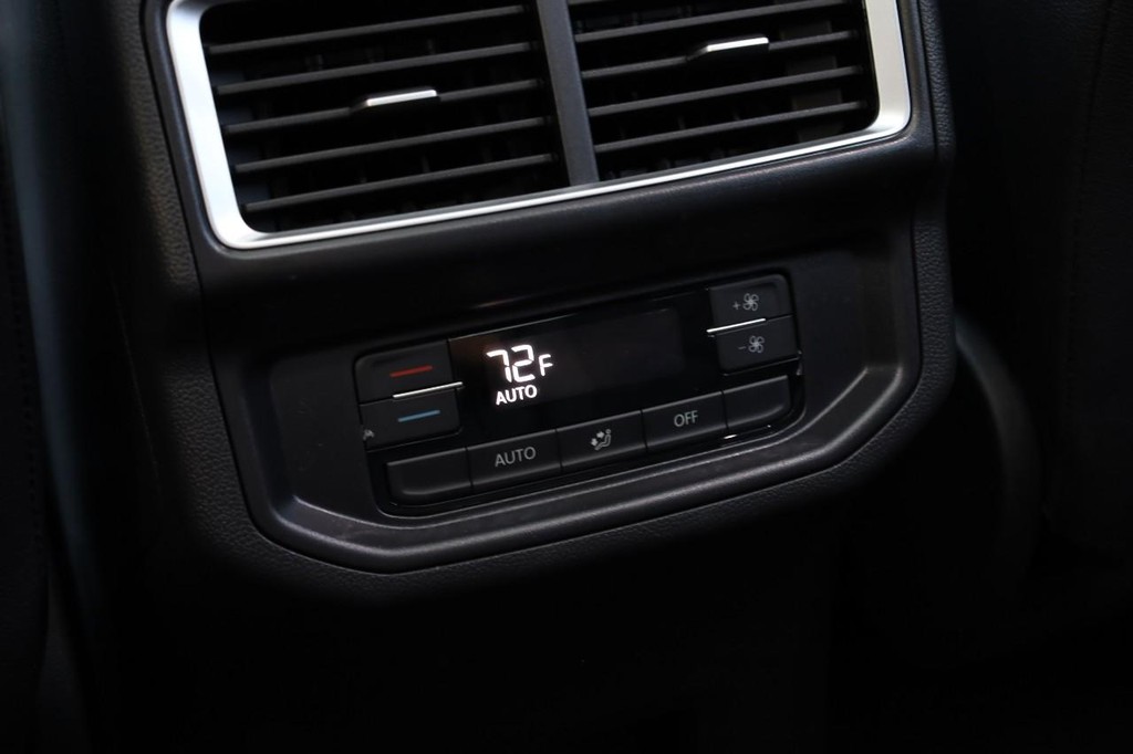 Volkswagen Atlas Vehicle Full-screen Gallery Image 25