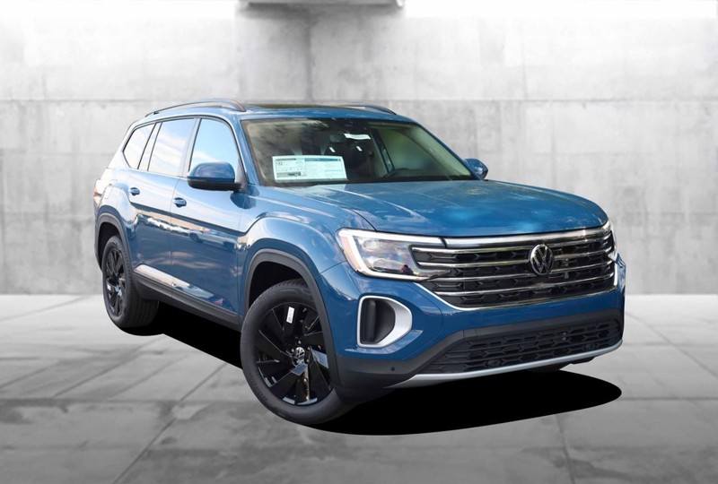 Volkswagen Atlas Vehicle Full-screen Gallery Image 2