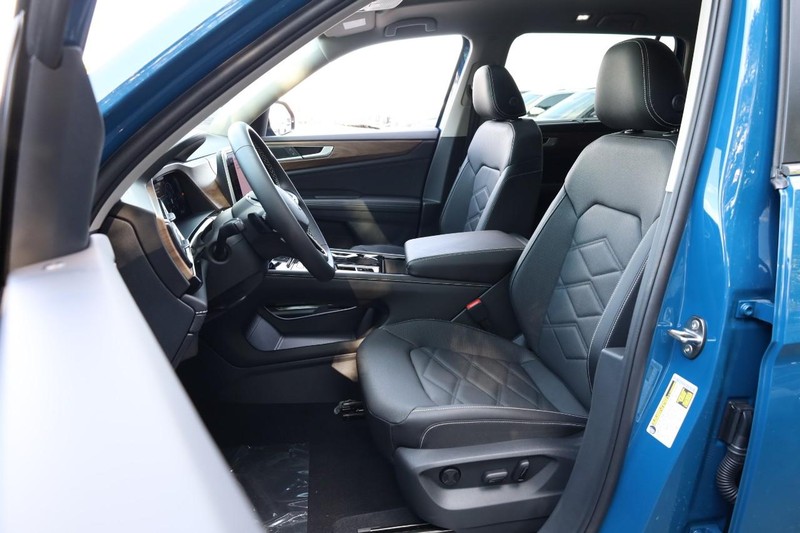 Volkswagen Atlas Vehicle Full-screen Gallery Image 10