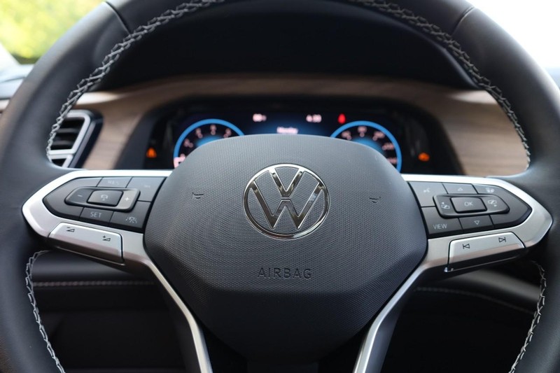 Volkswagen Atlas Vehicle Full-screen Gallery Image 13