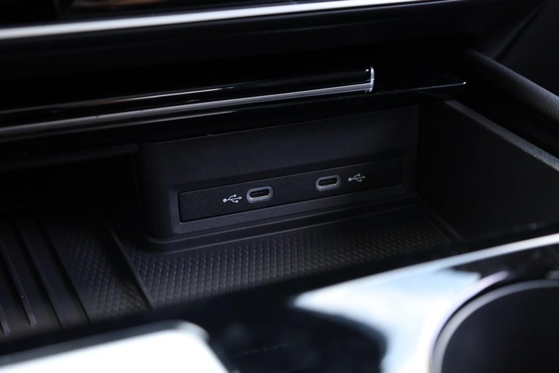 Volkswagen Atlas Vehicle Full-screen Gallery Image 18