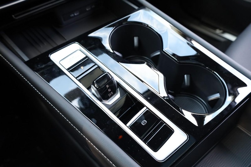 Volkswagen Atlas Vehicle Full-screen Gallery Image 19