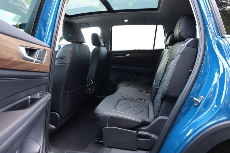 Volkswagen Atlas Vehicle Full-screen Gallery Image 24