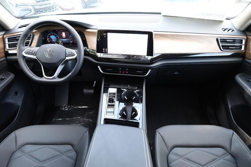 Volkswagen Atlas Vehicle Full-screen Gallery Image 27