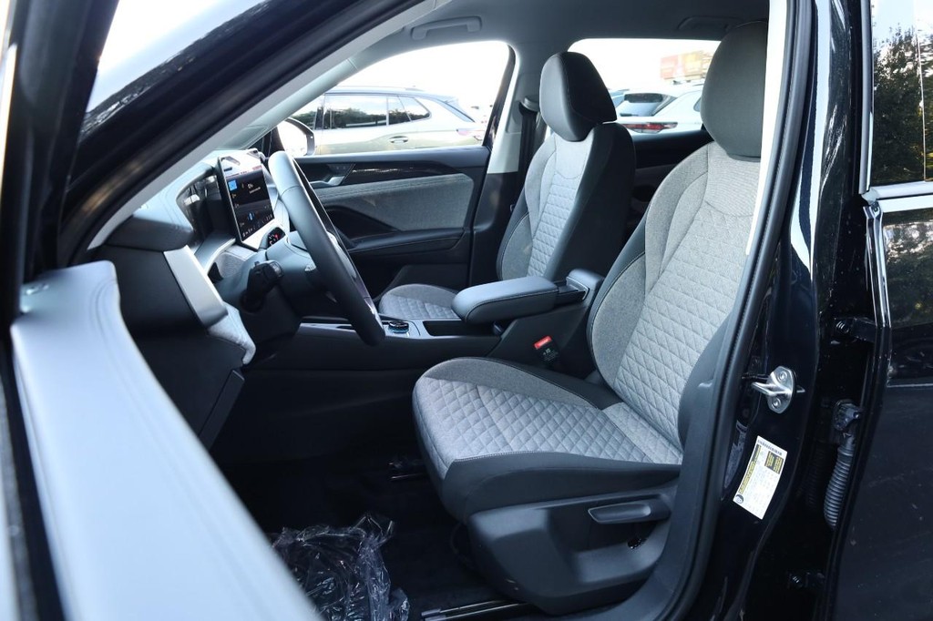 Volkswagen Tiguan Vehicle Full-screen Gallery Image 8