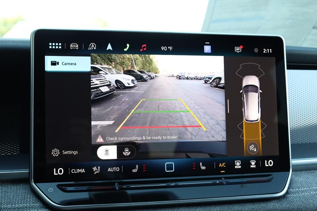 Volkswagen Tiguan Vehicle Full-screen Gallery Image 12