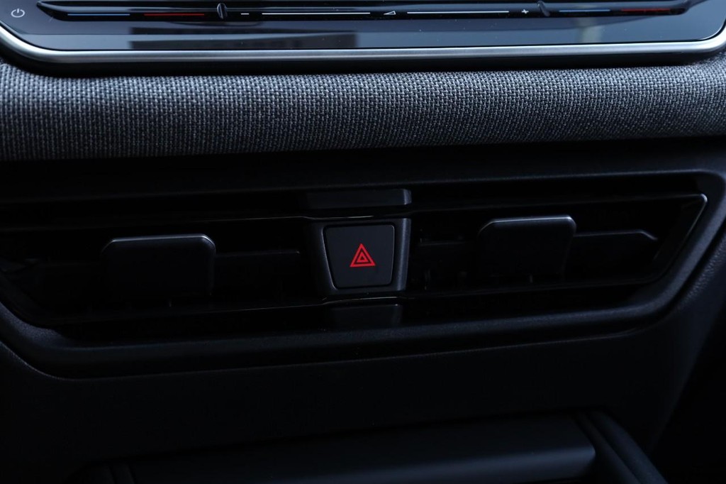 Volkswagen Tiguan Vehicle Full-screen Gallery Image 13