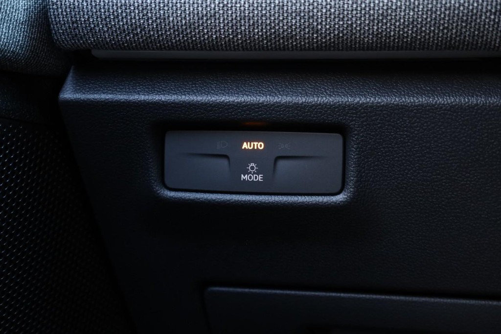 Volkswagen Tiguan Vehicle Full-screen Gallery Image 18