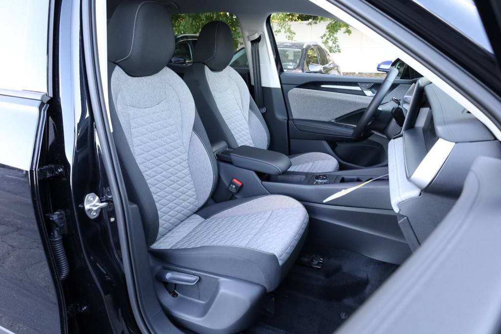 Volkswagen Tiguan Vehicle Full-screen Gallery Image 23