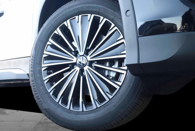 Volkswagen Tiguan Vehicle Image 03