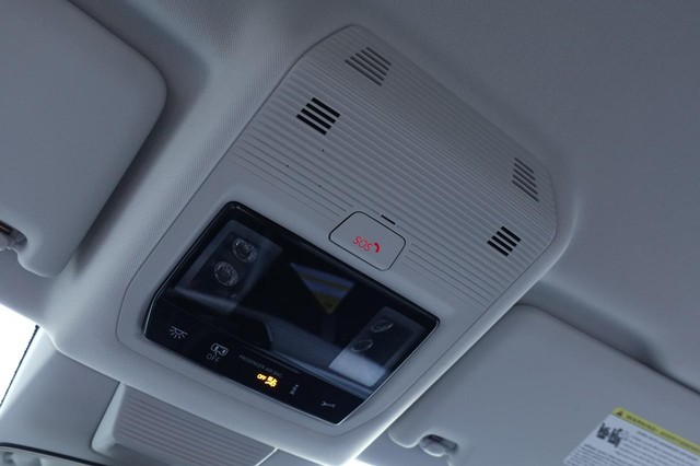 Volkswagen Tiguan Vehicle Image 16