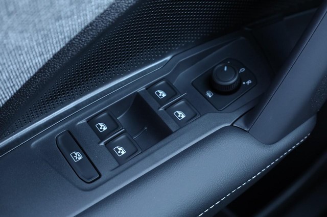 Volkswagen Tiguan Vehicle Image 17