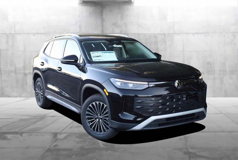 Volkswagen Tiguan Vehicle Full-screen Gallery Image 2