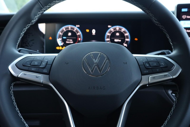 Volkswagen Tiguan Vehicle Full-screen Gallery Image 9