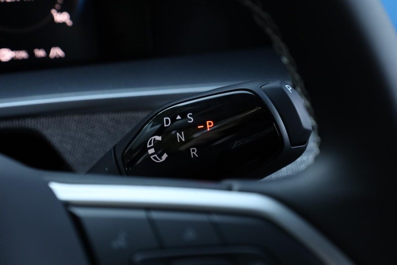 Volkswagen Tiguan Vehicle Full-screen Gallery Image 14