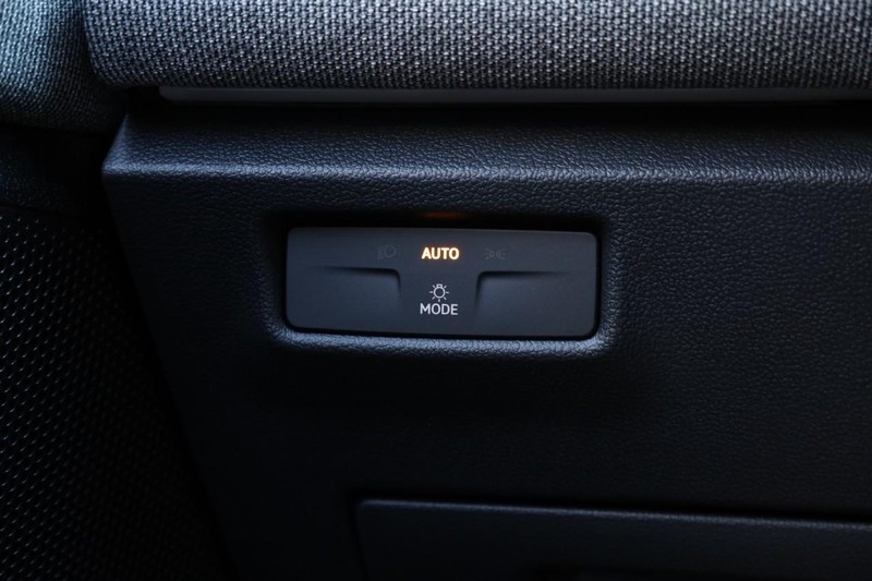 Volkswagen Tiguan Vehicle Full-screen Gallery Image 18