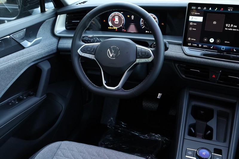 Volkswagen Tiguan Vehicle Full-screen Gallery Image 22