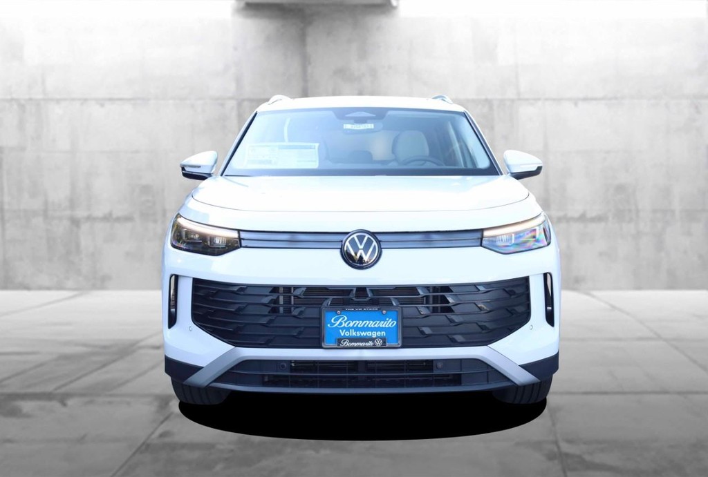 Volkswagen Tiguan Vehicle Full-screen Gallery Image 4