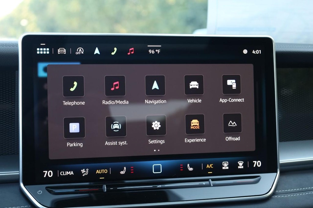 Volkswagen Tiguan Vehicle Full-screen Gallery Image 13