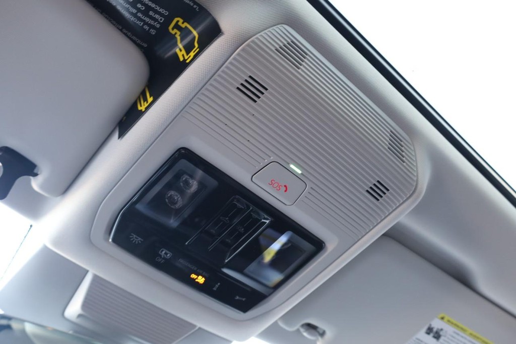 Volkswagen Tiguan Vehicle Full-screen Gallery Image 18