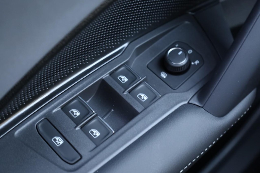 Volkswagen Tiguan Vehicle Full-screen Gallery Image 19