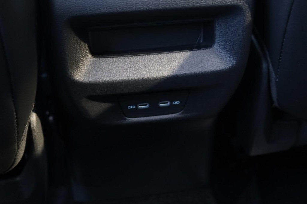 Volkswagen Tiguan Vehicle Full-screen Gallery Image 22