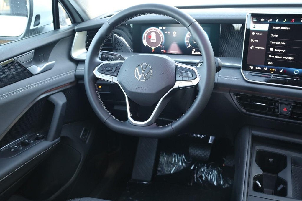 Volkswagen Tiguan Vehicle Full-screen Gallery Image 24