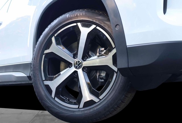 Volkswagen Tiguan Vehicle Image 03