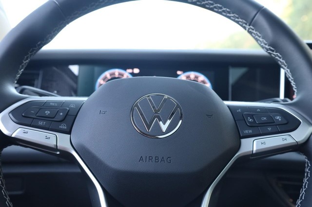 Volkswagen Tiguan Vehicle Image 11