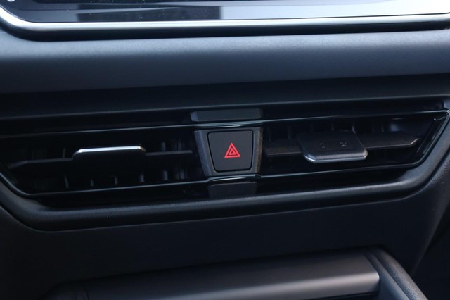 Volkswagen Tiguan Vehicle Image 15