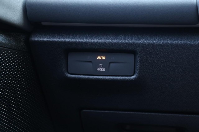 Volkswagen Tiguan Vehicle Image 20