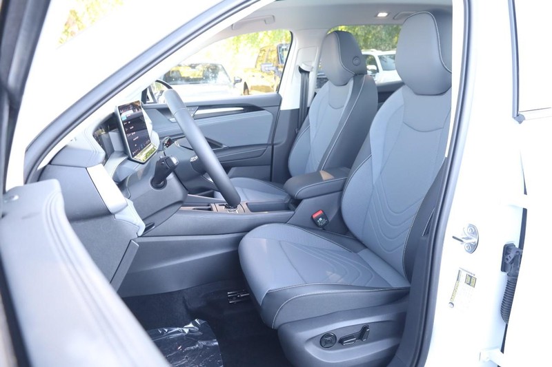 Volkswagen Tiguan Vehicle Full-screen Gallery Image 8